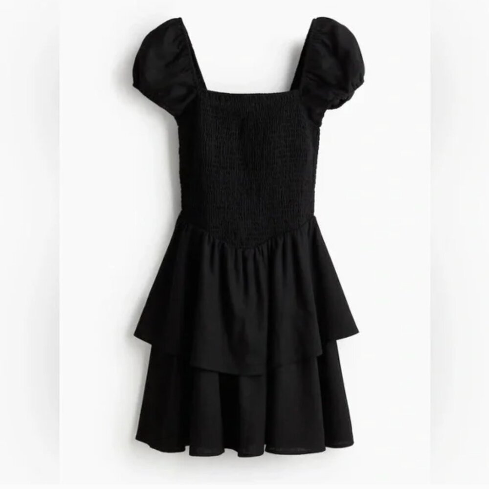 Brand new H&M TIERED-SKIRT SMOCKED DRESS